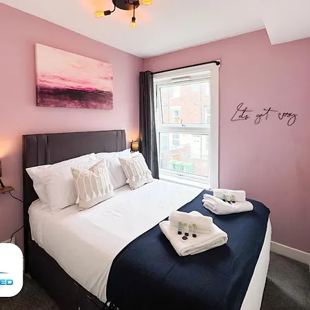 3 Bedroom House - Leeds - Free Parking