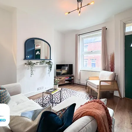 3 Bedroom House - Leeds - Free Parking بيت للعطل *