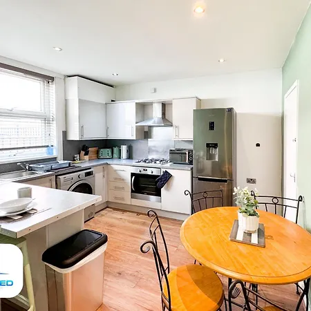 3 Bedroom House - Leeds - Free Parking بيت للعطل ليدز