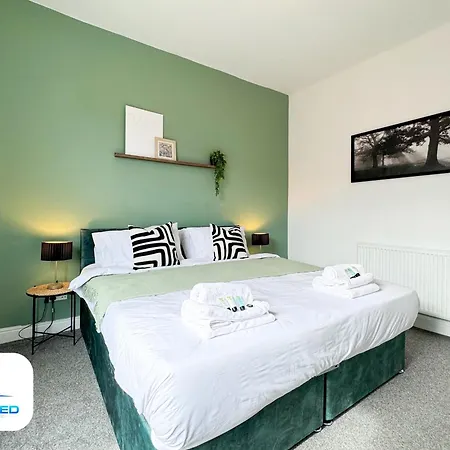 3 Bedroom House - Leeds - Free Parking بيت للعطل *