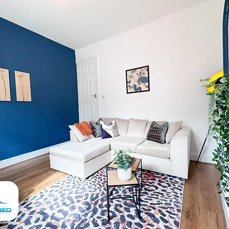 بيت للعطل 3 Bedroom House - Leeds - Free Parking ليدز