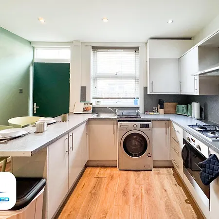 بيت للعطل 3 Bedroom House - Leeds - Free Parking