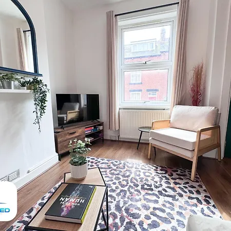 3 Bedroom House - Leeds - Free Parking ليدز